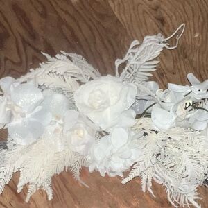 Christmas NEW white sparkly wreath curved
